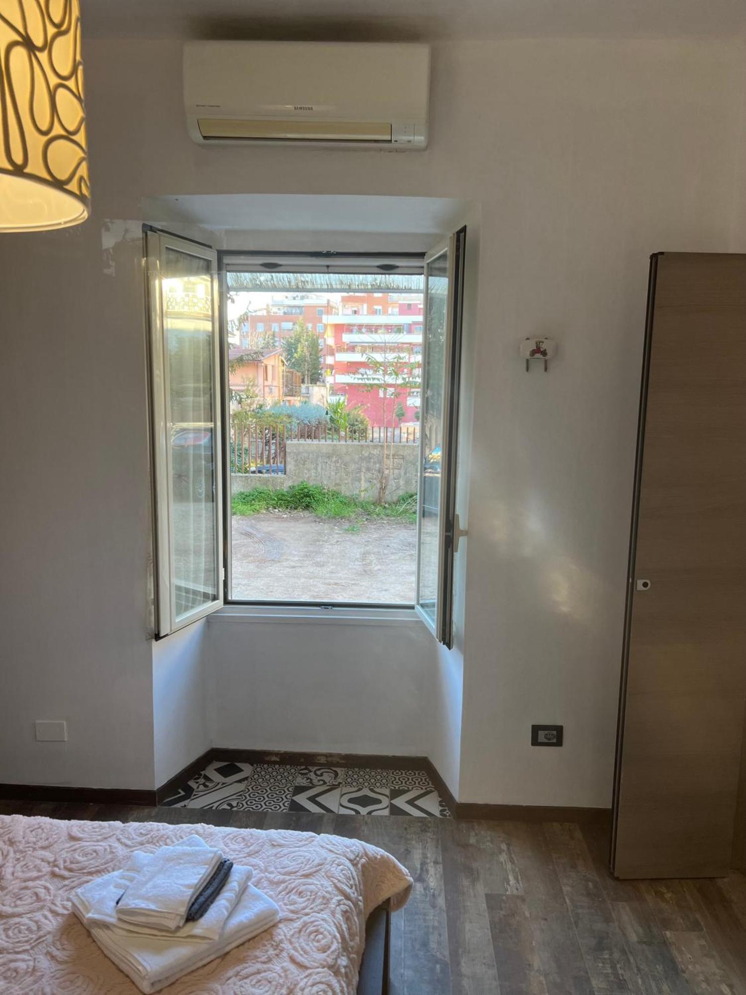 Casa Bravetta - Parking Private Apartment Rome Bagian luar foto