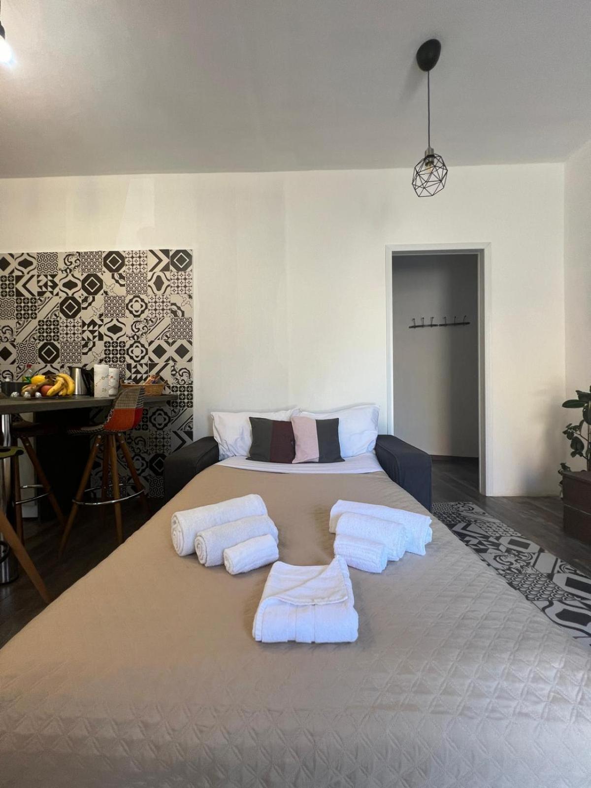 Casa Bravetta - Parking Private Apartment Rome Bagian luar foto